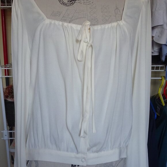 Formal Blouse Long Sleeves. - Picture 2 of 6